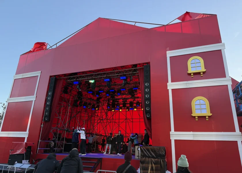 Kış etkinliği için kurulan sahne yapısı — Rixos Tersane Winter Town